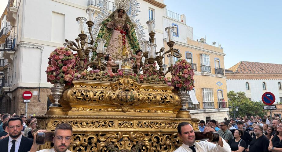 La Virgen del Amor Hermoso a su paso por Santo Domingo