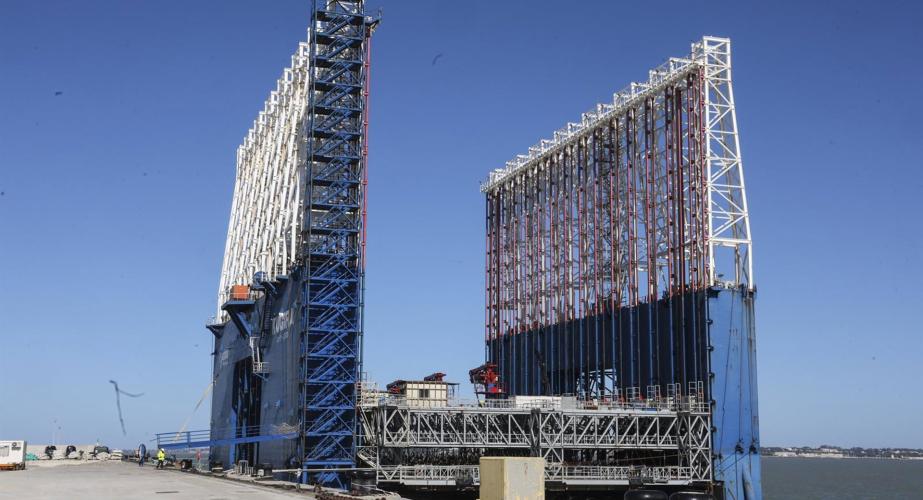 Obras de construcción de la fase II de la Nueva Terminal de Contenedores del Puerto de la Bahía de Cádiz.
