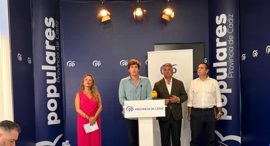 Momento de la rueda de prensa del coordinador del PP y diputado, Ignacio Romaní, junto al resto del grupo de diputados nacionales en la provincia.