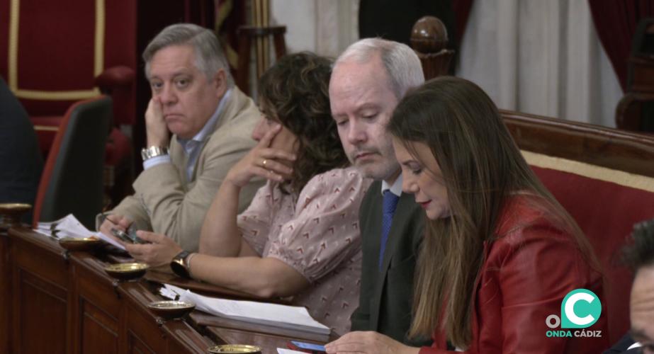 Bancada de la formación socialista en el transcurso de un Pleno municipal