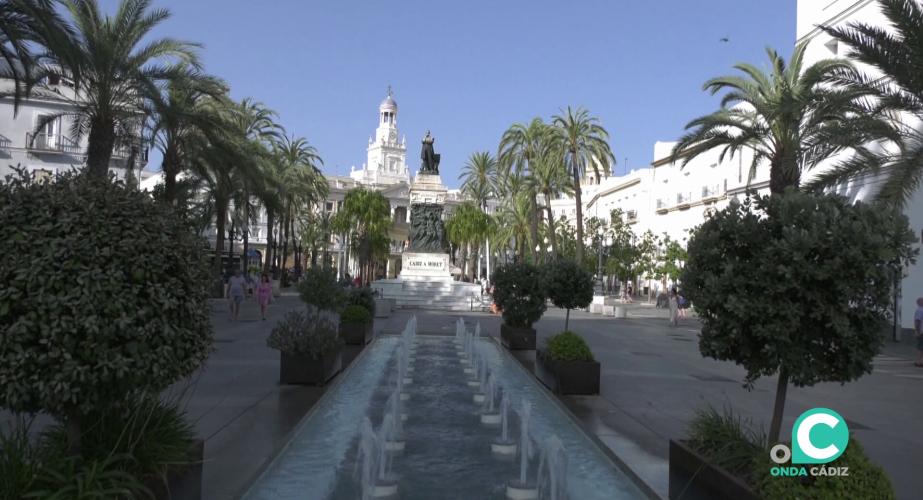 Estatua del historico gaditano en la plaza de San Juan de Dios
