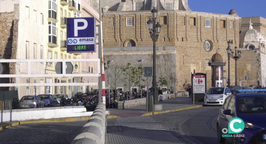 Acceso al aparcamiento del Campo del Sur