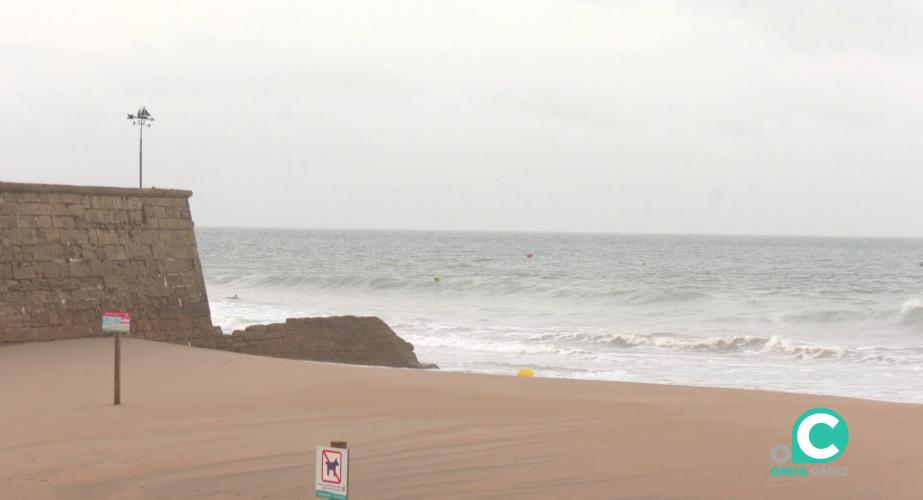 Imagen del litoral de la capital gaditana en la mañana de este miércoles