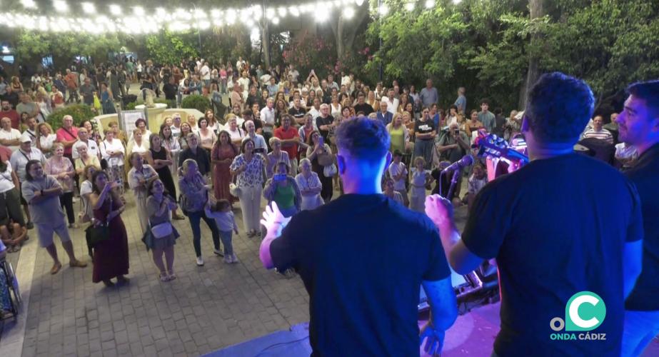 Varias actuaciónes completaron una velada concurrida de público en el singular espacio de extramuros