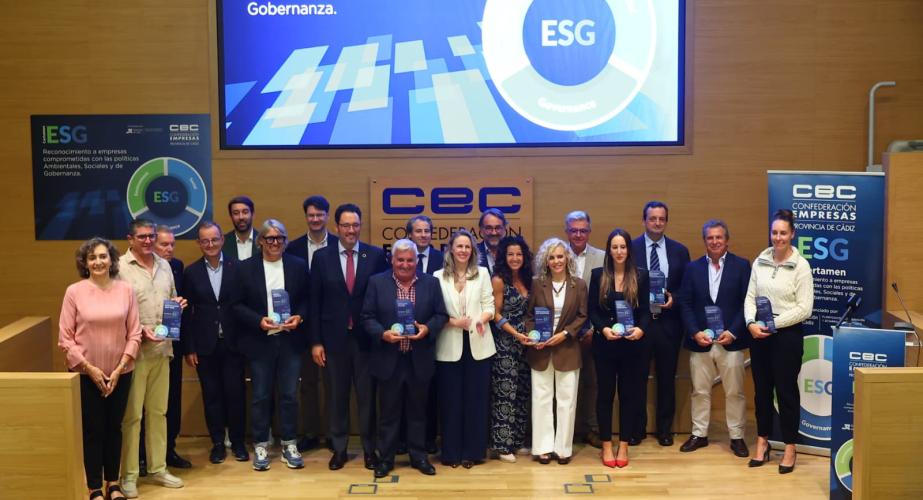 Los premiados tras el acto