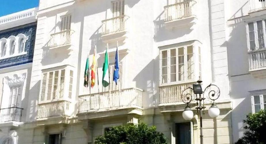 Fachada del centro asociado de la UNED en Cádiz. 