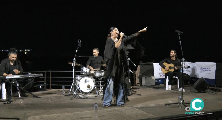 Imagen del espectáculo de la cantaora gaditana Anabel Rivera en la Race Village. 