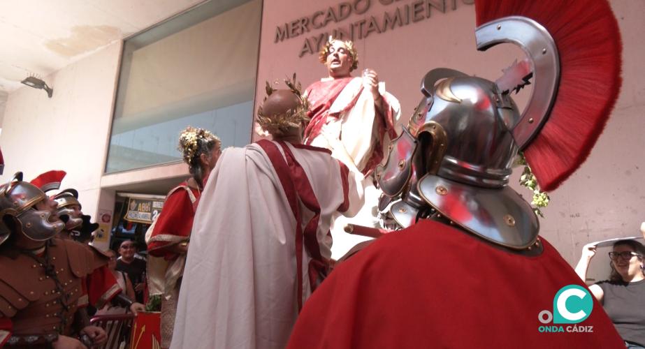 Imagen del interior del Mercado Central, donde se ha desarrollado el espectáculo teatral ‘Gadea musgades, panem, circus et chicharrones’.