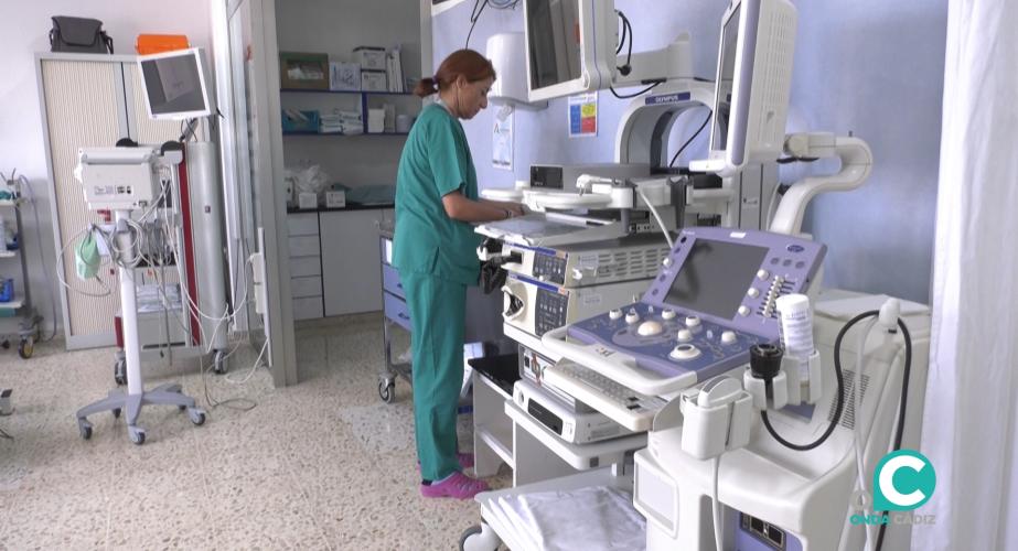 Personal de enfermería trabaja en una de las salas del Hospital Puerta del Mar. 