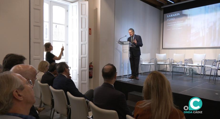 Antonio Sanz inaugura el foro 'Democracia: libertad y medios de comunicación'.