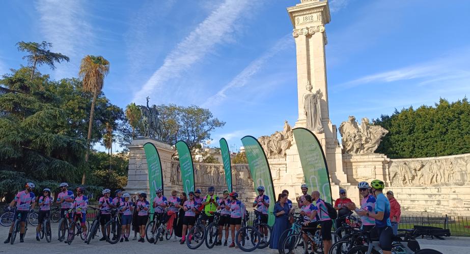 La Plaza de España acoge el arranque de la III Cádiz Bike contra el Cáncer.