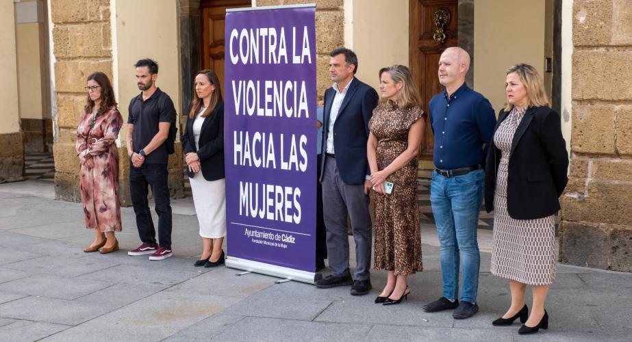 Minuto de silencio, este miércoles, en la Plaza de San Juan de Dios. 