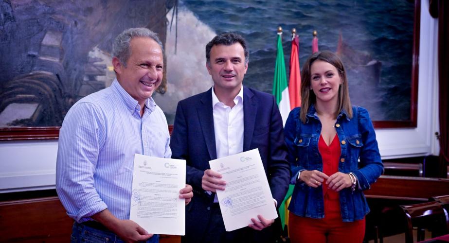 Momento de la firma del Protocolo General de Actuación 2025–2029 impulsado por Ayuntamiento y CCCA.