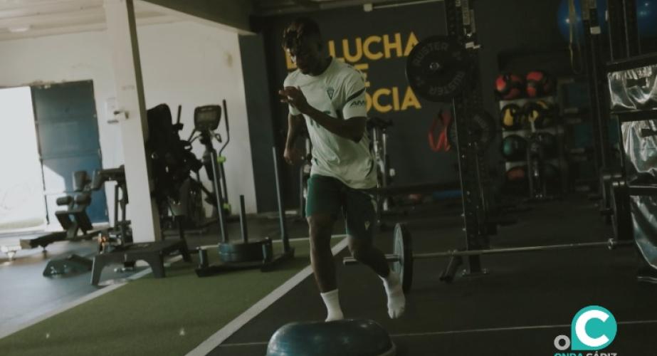 Efe Aghama es la gran novedad del conjunto cadista (Foto: Cádiz CF)