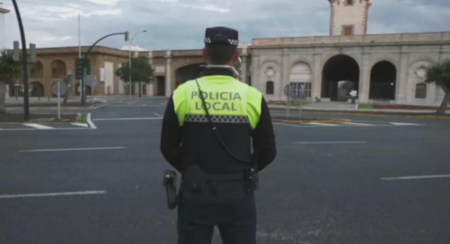 Agente junto al espaxcio de la Puerta de Tierra