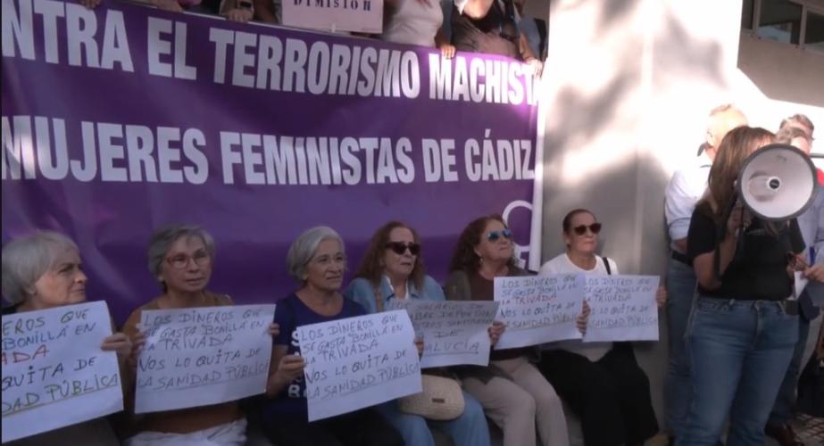 El Colectivo de Mujeres Feministas de Cádiz critica que haya asociaciones que estén "blanqueando" la gestión de la crisis en los cribados de cáncer de mamas .
