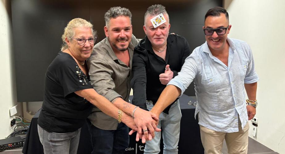 Los elegidos muestran con humor su alegría este jueves 