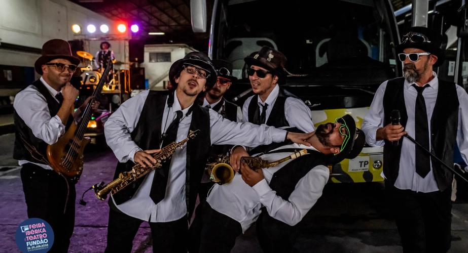  'Swing and Show', pasacalles musical de TEATRAPO PRODUCCIONES.