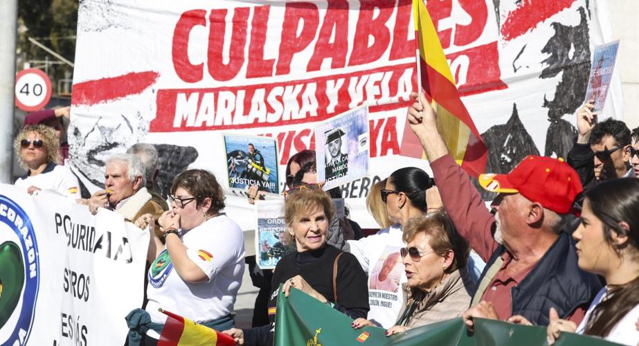 Imágenes en la Comandancia de Cádiz en recuerdo de los dos agentes fallecidos en febrero de 2025