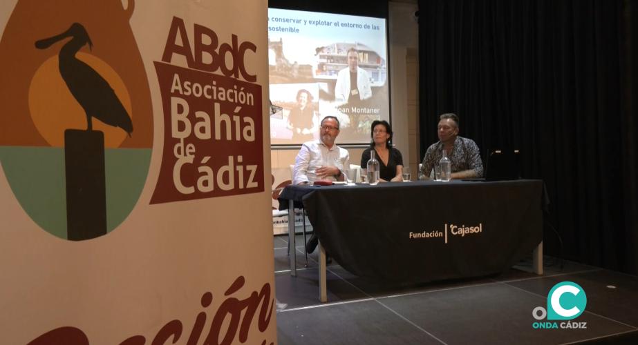 Mesa redonda celebrada en la Fundación Cajasol de Cádiz dentro de las VIII Jornadas Enclave Bahía. 