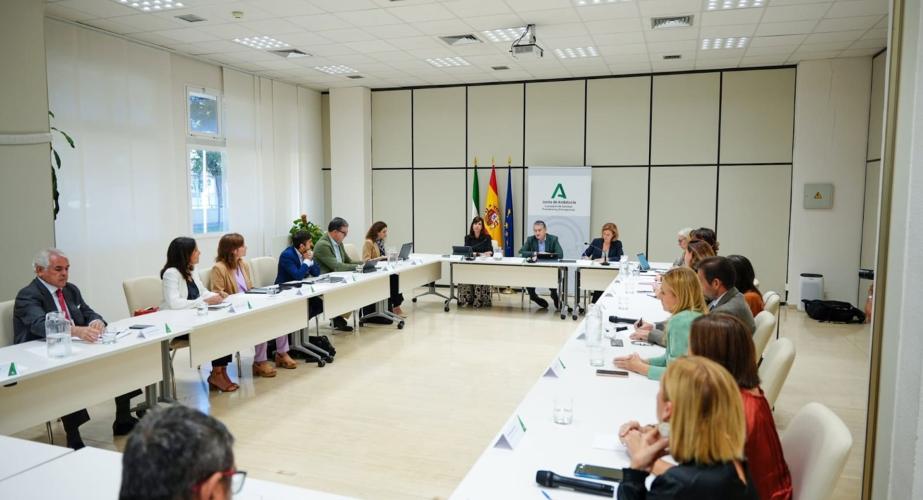 El consejero de Sanidad Antonio Sanz ha presidido este viernes la constitución de la comisión de seguimiento del plan de choque del cribado del cáncer de mama.