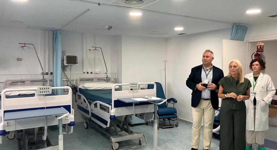 Eva Pajares en el nuevo Bloque Quirúrgico del Hospital San Carlos en San Fernando