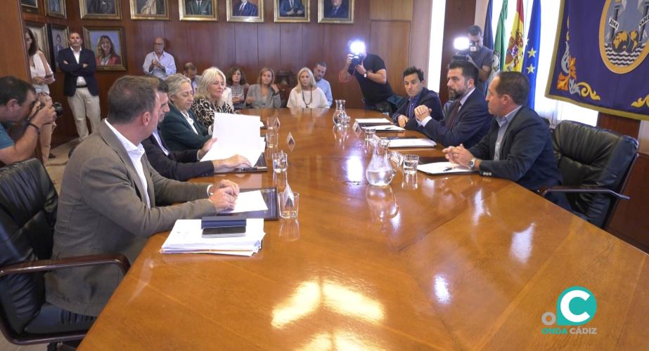 Primera reunión entre Junta, Zona Franca y Ayuntamiento para avanzar en el convenio del nuevo hospital de Cádiz. 
