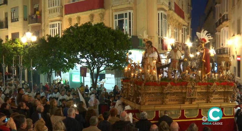 El Ayuntamiento colabora con el Consejo de Hermandades y Cofradías de Cádiz en la mejora cada año de la Carrera Oficial en Semana Santa.