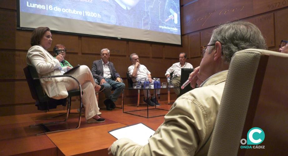 Conversatorio sobre Torcuato Cayón en la sede del Colegio Oficial de Arquitectos de Cádiz. 