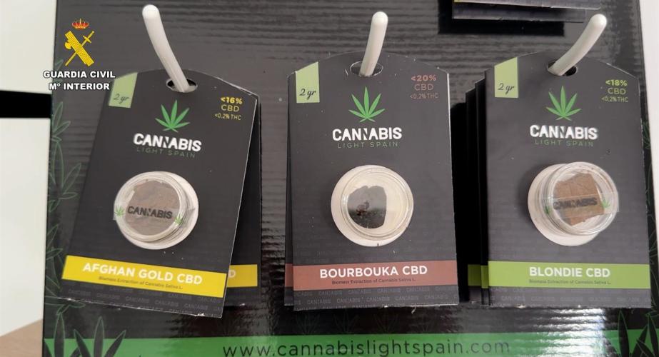 Cannabis expuesto a la venta en un CBD shop de la provincia de Cádiz.