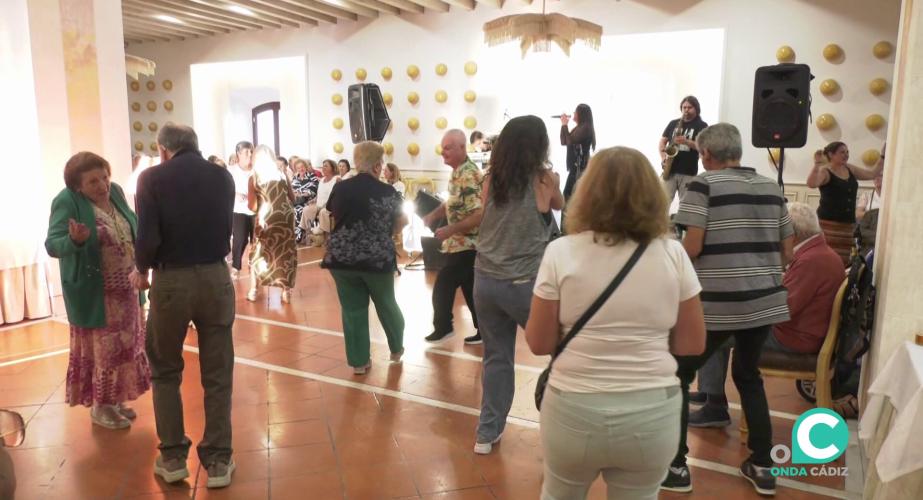 Los asistentes disfrutaron de bailes amenizado por una orquesta 