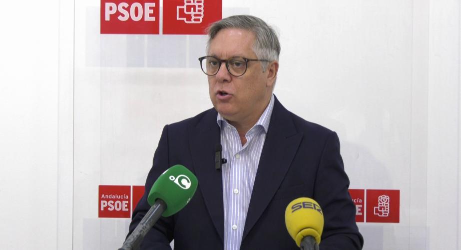 El dirigente socialista interviene en una reciente rueda de prensa