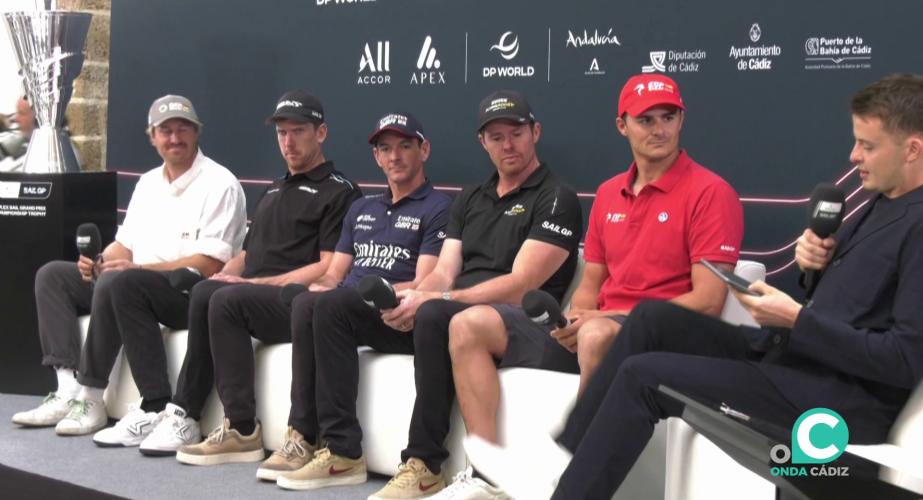 Los deportistas en su presentación en el acto institucional de este viernes