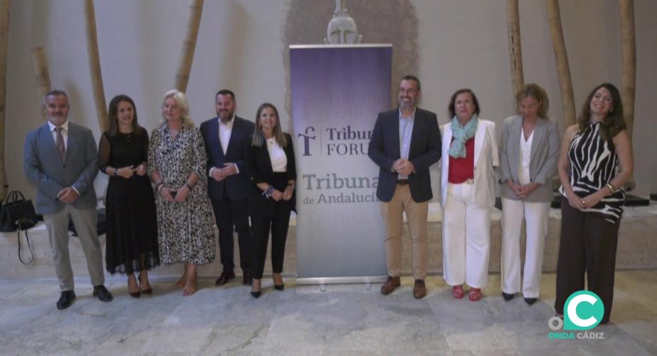 Autoridades y representantes de la cita celebrada este martes en la capital gaditana