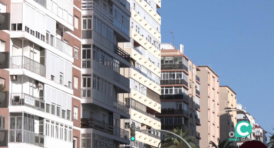 Edificios en la avenida de la capital gaditana
