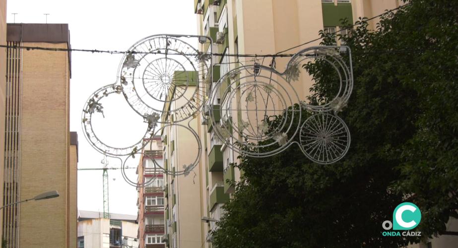 Las luces de las fiestas son visibles en distintos puntos de la ciudad desde hace varios días