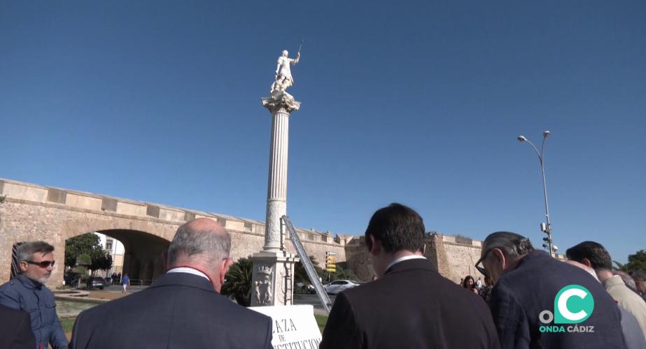 Un momento de la ceremonia celebrada por la onomástica en la Puerta de Tierra