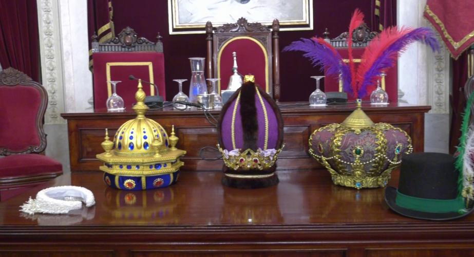 Las coronas que ceñirán sus Majestades para la festividad