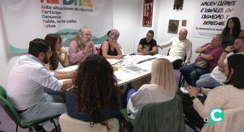 Miembros de la plataforma durante la rueda de prensa este martes ante los medios