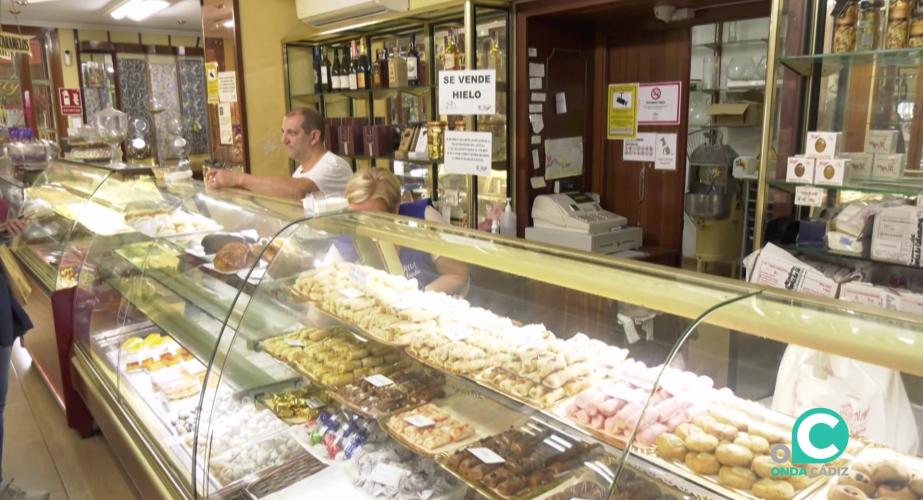 Los tradicionales productos por la fecha mandan en este espacio referencia de la capital gaditana