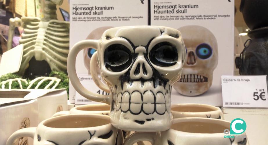 Producto para la fiesta expuesto en una tienda de la capital gaditana