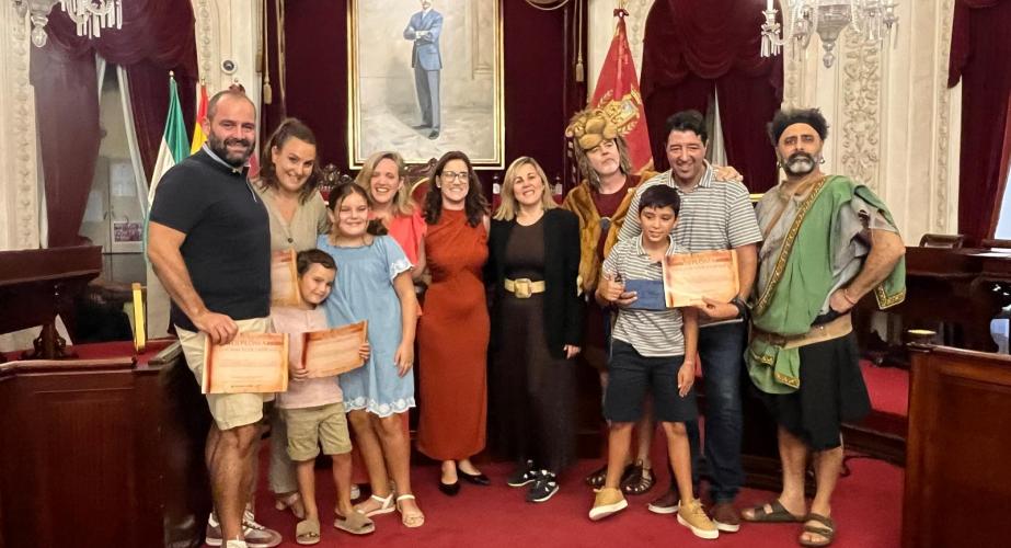 Los galadonados en el Salón de Actos del Ayuntamiento de Cádiz