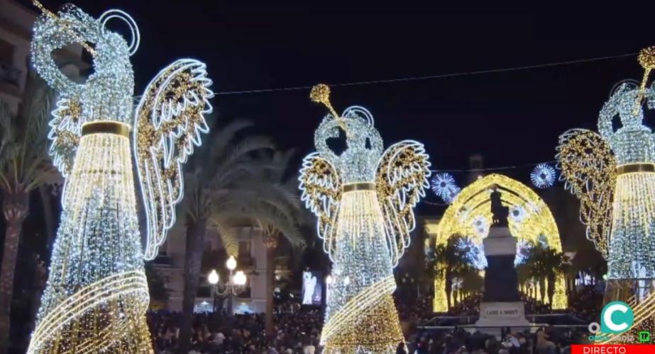 La bailaora María Moreno ha sido la encargada este año de protagonizar el espectáculo de luces y el encendido final