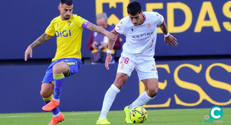 Suso en una acción del encuentro con Ojeda (Foto: La Liga)