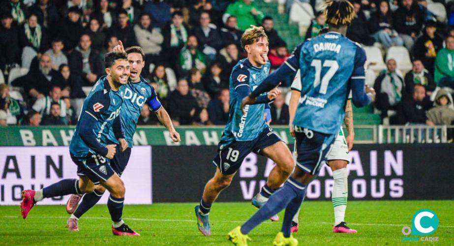 De la Rosa celebra el primer tanto del conjunto cadista (Foto: LaLiga)