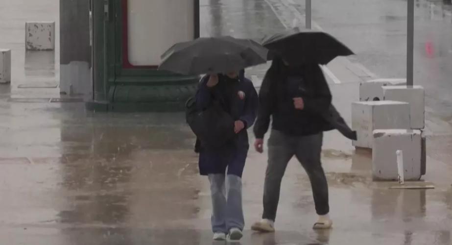 Jornada de lunes marcada por la lluvia en Cádiz. 