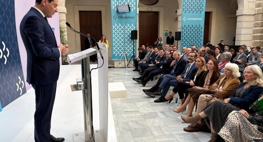 El presidente de la Junta de Andalucía, Moreno Bonilla, traslada al comisario europeo de Pesca y Océanos nuevas medidas para la protección del sector pesquero en la comunidad.