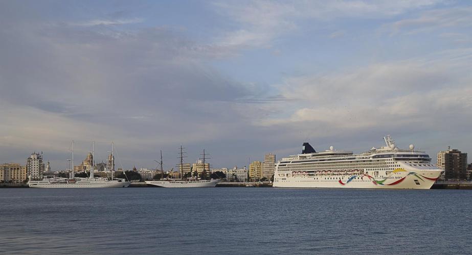 Buques de pasajeros este mes de noviembre en el muelle de la capital gaditana