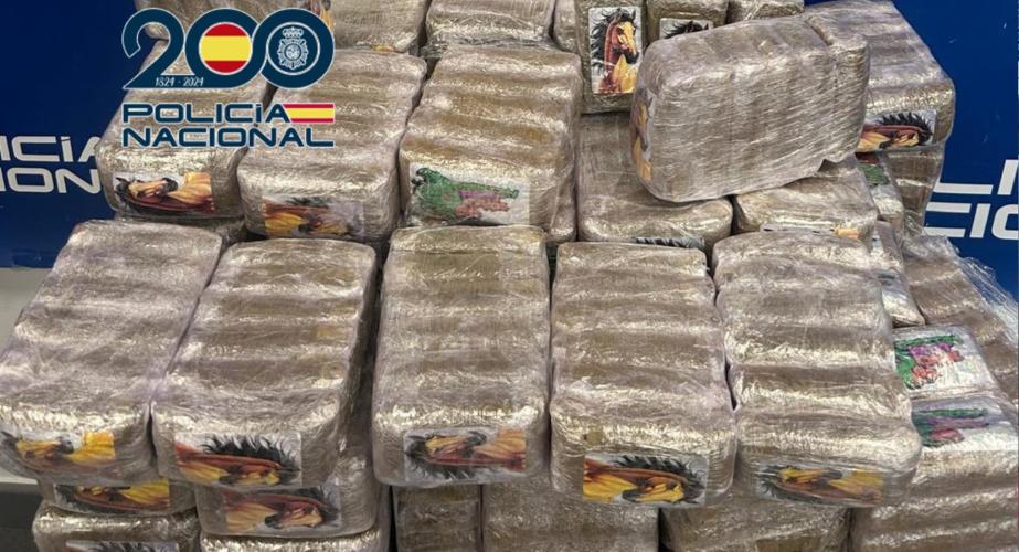 Hachís incautado en un turismo en la carretera de Sanlúcar.