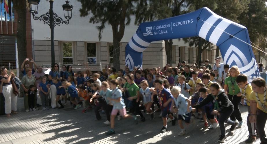 Momento en el que los participantes inician la carrera final.